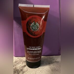 NWOB The Body Shop Strawberry Softening Body Polish